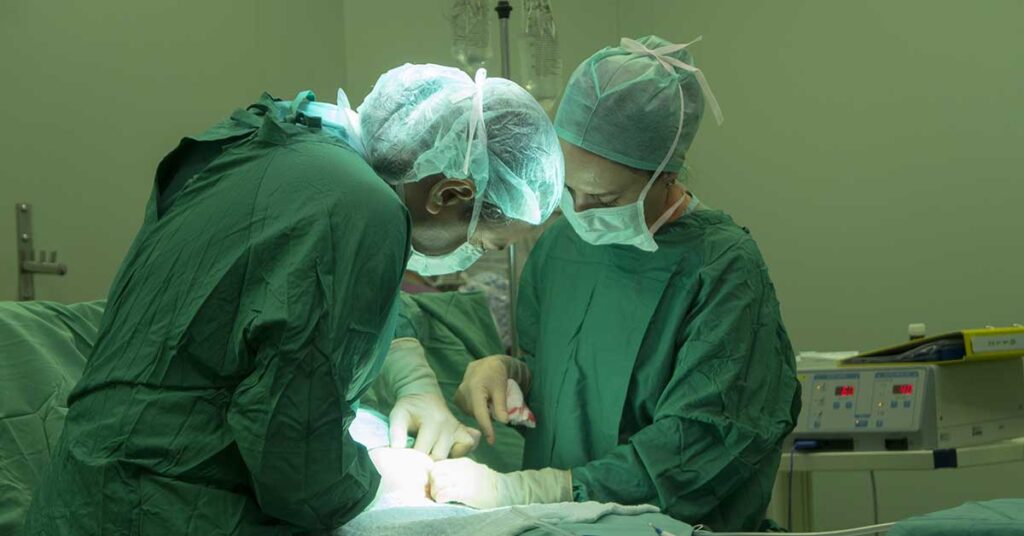 Miomas uterinos: sintomas, tipos e quando a cirurgia é necessária